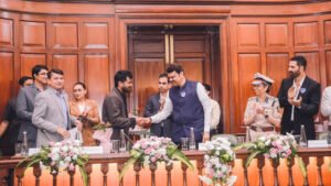 Thunder Films ला मुख्यमंत्री देवेंद्र फडणवीस यांच्याकडून महाराष्ट्र सायबर जनजागृती मोहिमेसाठी विशेष गौरव